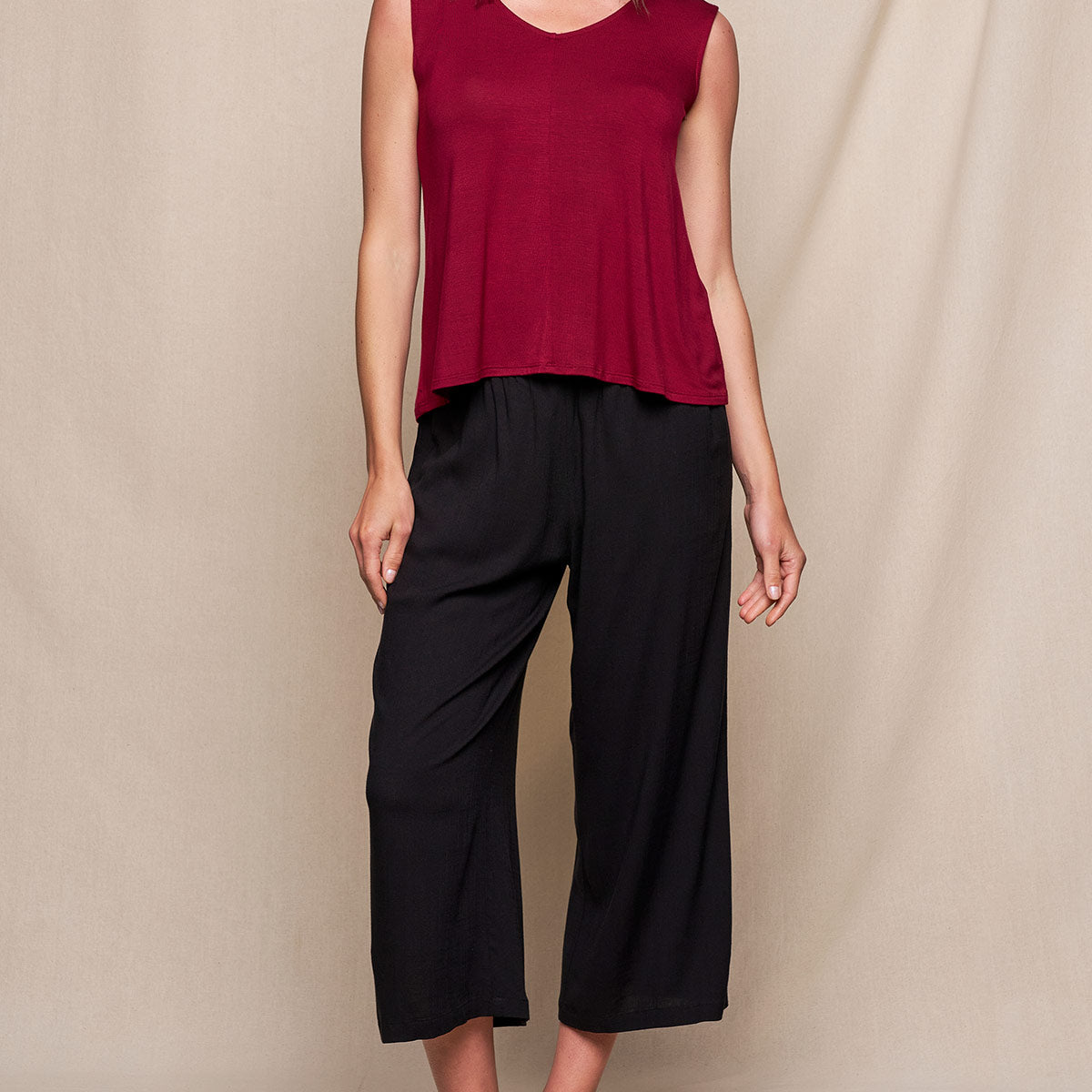 Linen / Bamboo Soft Waist Capri Pants - Black — Sivana