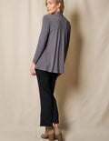 Globetrotter Grace: Cropped Fit & Elegant Layers for Any Journey