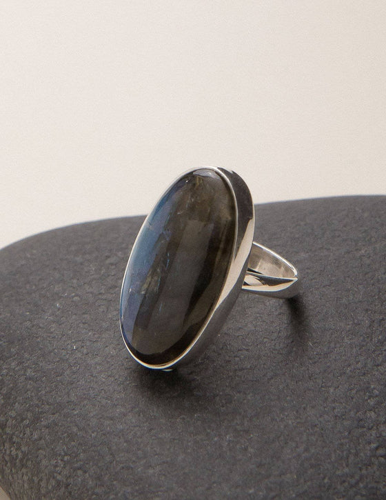 Royal Gemstone Ring - Labradorite – Elizabeth Stone